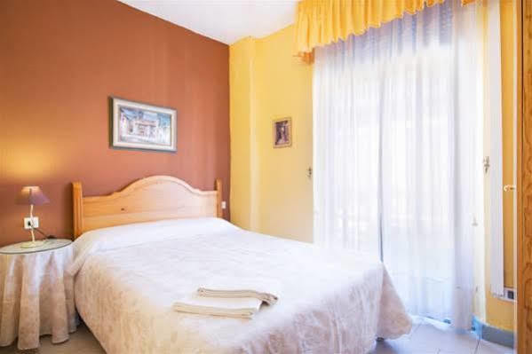 Pension Mesones Гранада Экстерьер фото